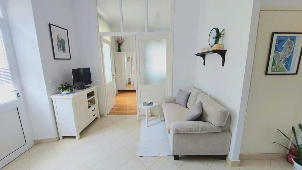 Apartments Rafaela コルチュラ 部屋 写真